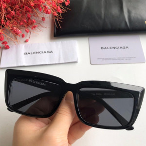 Солнцезащитные очки Balenciaga BB0047