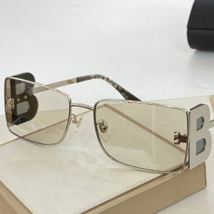 Солнцезащитные очки Burberry  BE3110