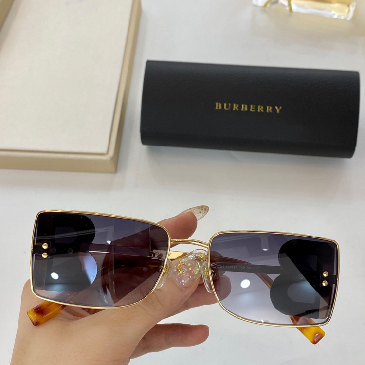 Солнцезащитные очки Burberry  BE3110