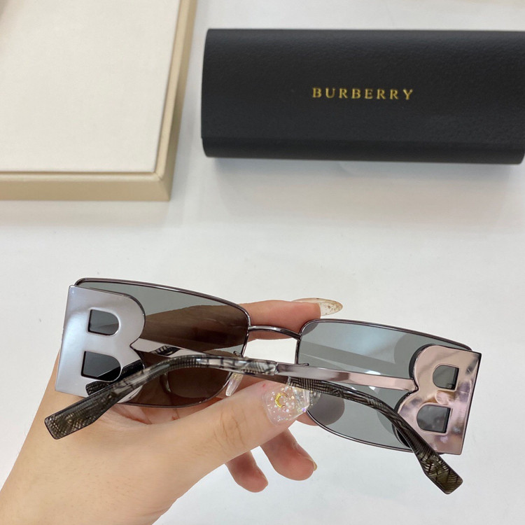 Солнцезащитные очки Burberry  BE3110