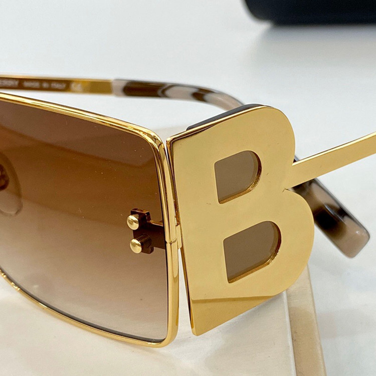 Солнцезащитные очки Burberry  BE3110