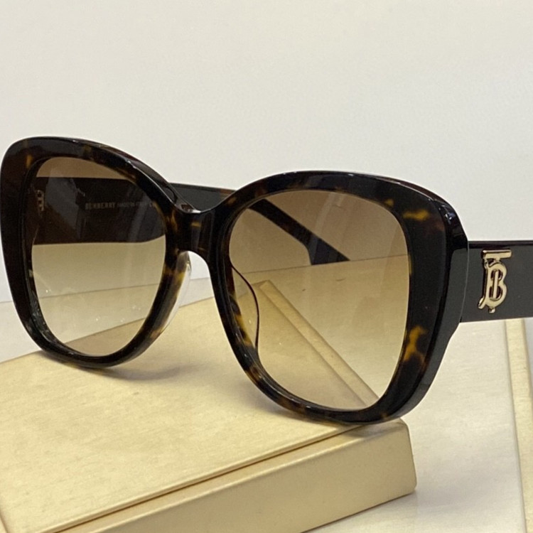 Солнцезащитные очки Burberry BE4318