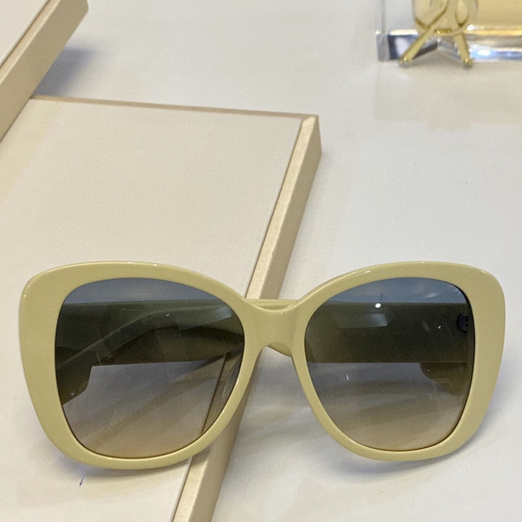 Солнцезащитные очки Burberry BE4318