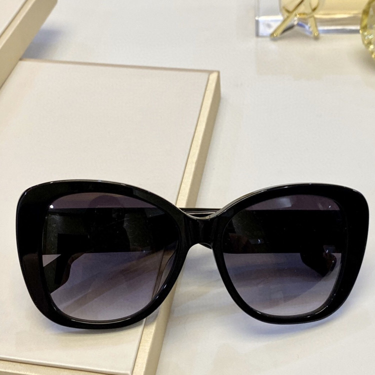 Солнцезащитные очки Burberry BE4318
