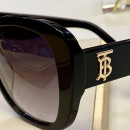 Солнцезащитные очки Burberry BE4318