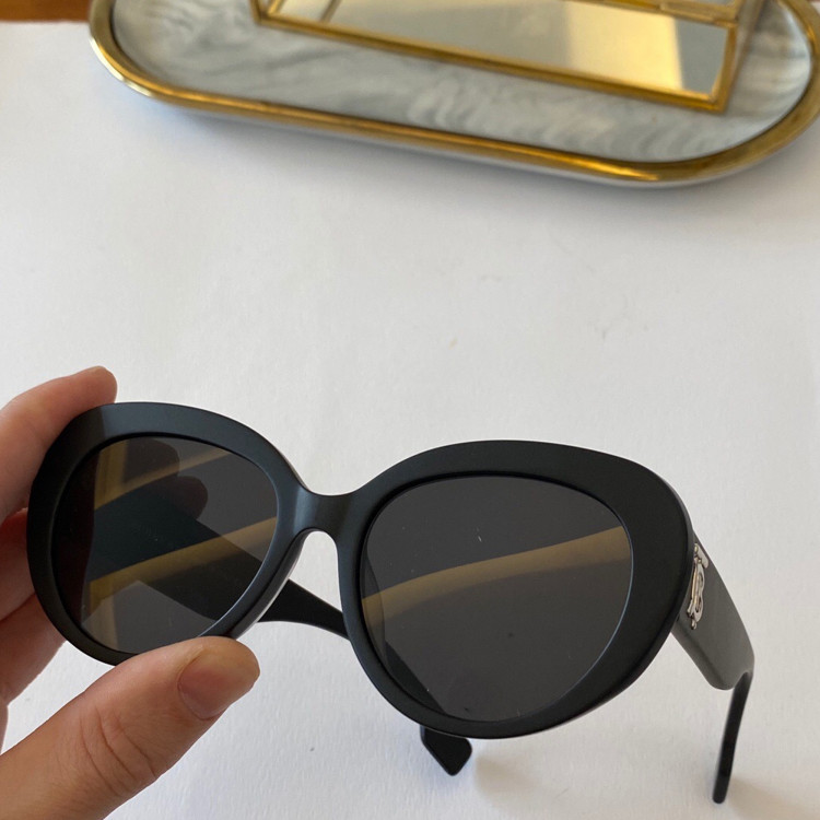 Sunglasses Burberry BE4298