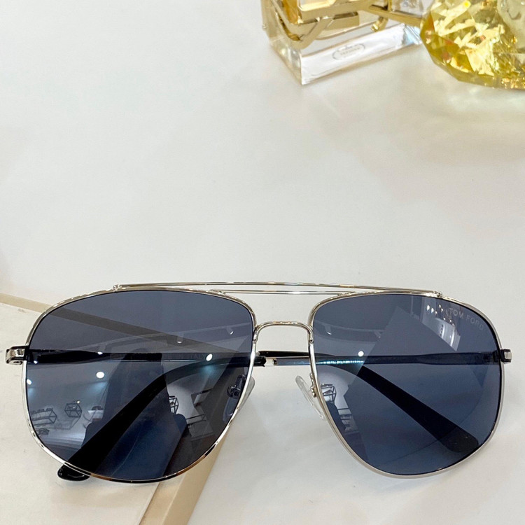 Солнцезащитные очки Tom Ford TF0496