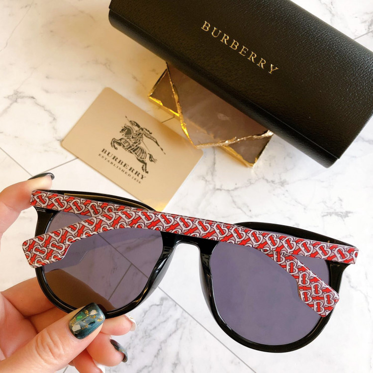 Sunglasses Burberry BE4277