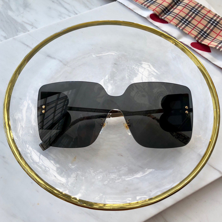 Sunglasses Burberry BE3112