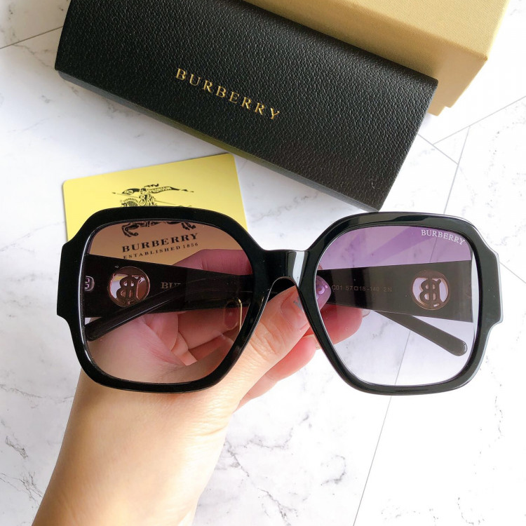 Burberry sunglasses B4023