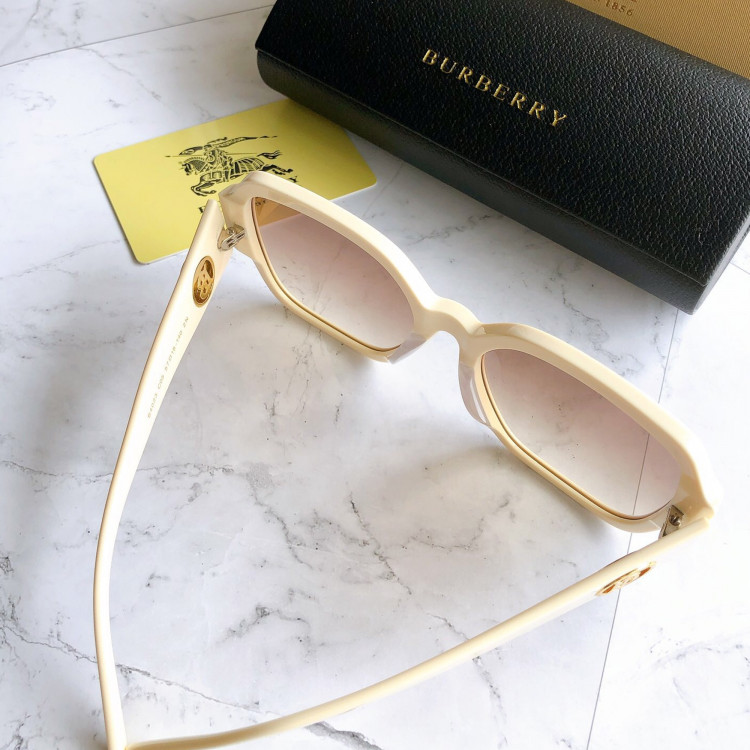 Burberry sunglasses B4023