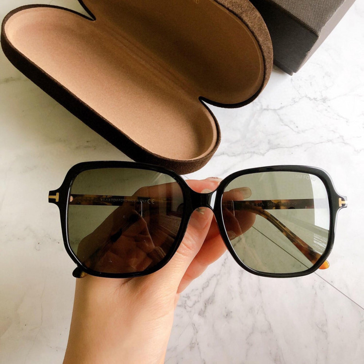 Солнцезащитные очки Tom Ford TF5578-B