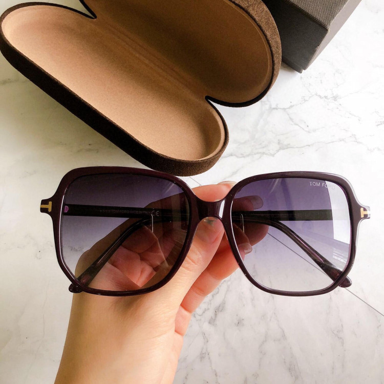 Солнцезащитные очки Tom Ford TF5578-B