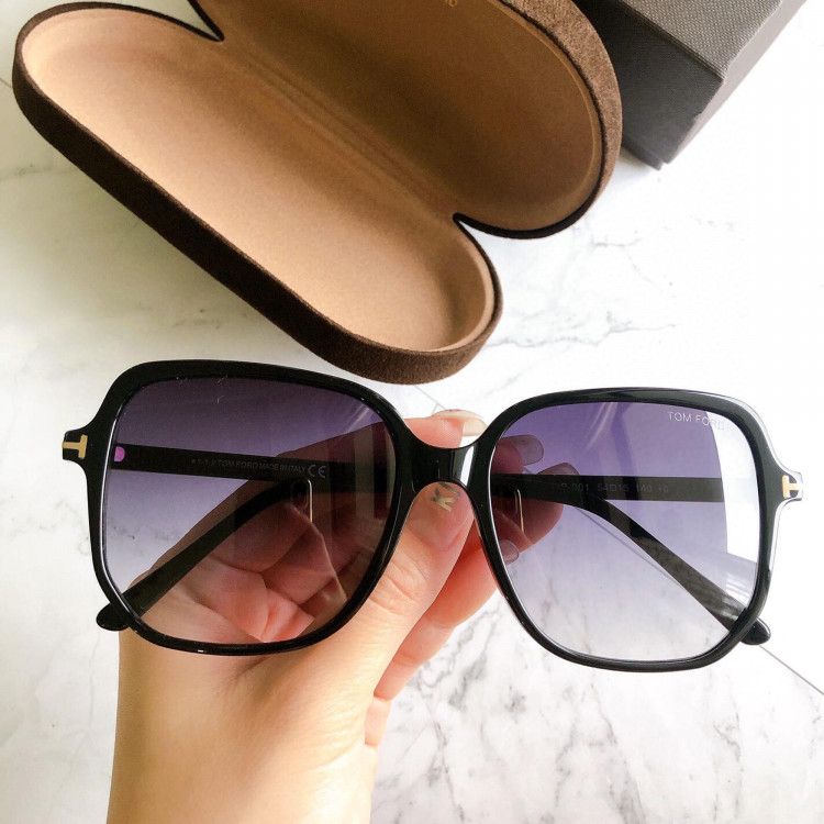 Солнцезащитные очки Tom Ford TF5578-B