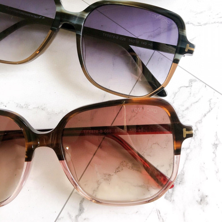 Солнцезащитные очки Tom Ford TF5578-B