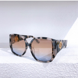 Солнцезащитные очки Burberry BE4290