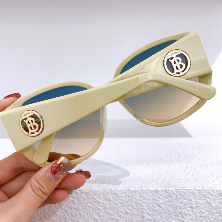 Sunglasses Burberry BE4290