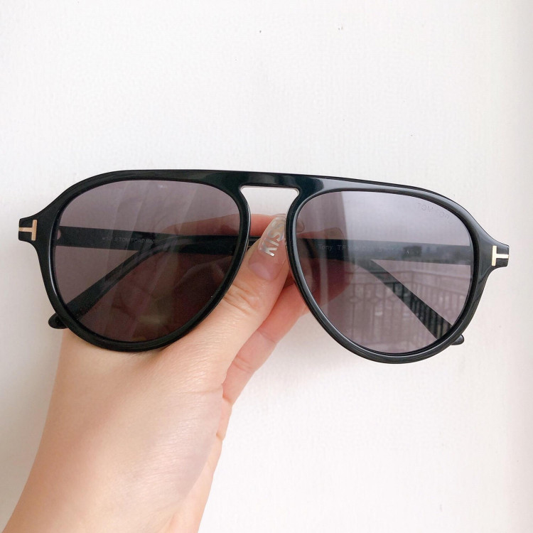 Солнцезащитные очки Tom Ford TF756