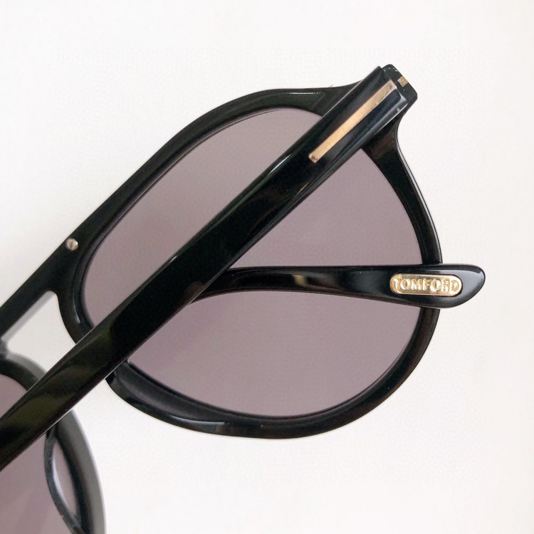 Солнцезащитные очки Tom Ford TF756