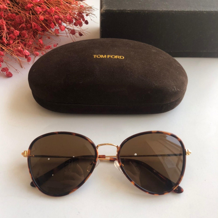 Солнцезащитные очки Tom Ford FT0820