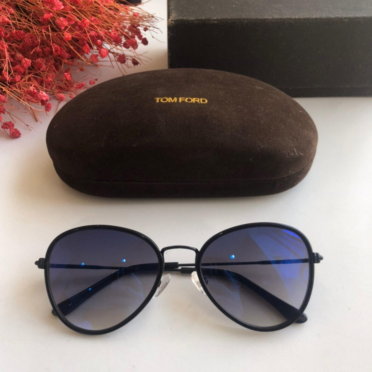 Солнцезащитные очки Tom Ford FT0820