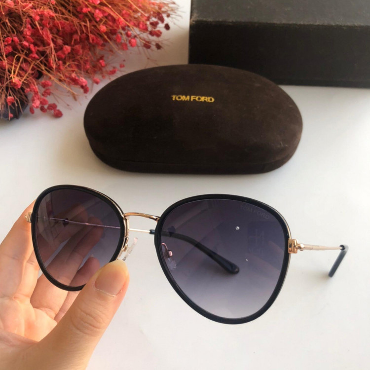 Солнцезащитные очки Tom Ford FT0820