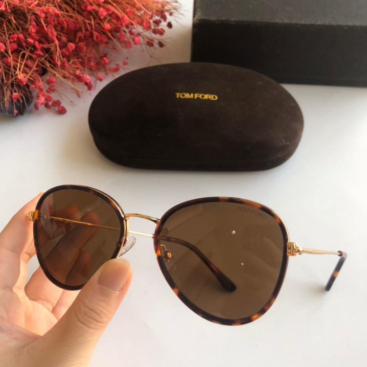 Солнцезащитные очки Tom Ford FT0820