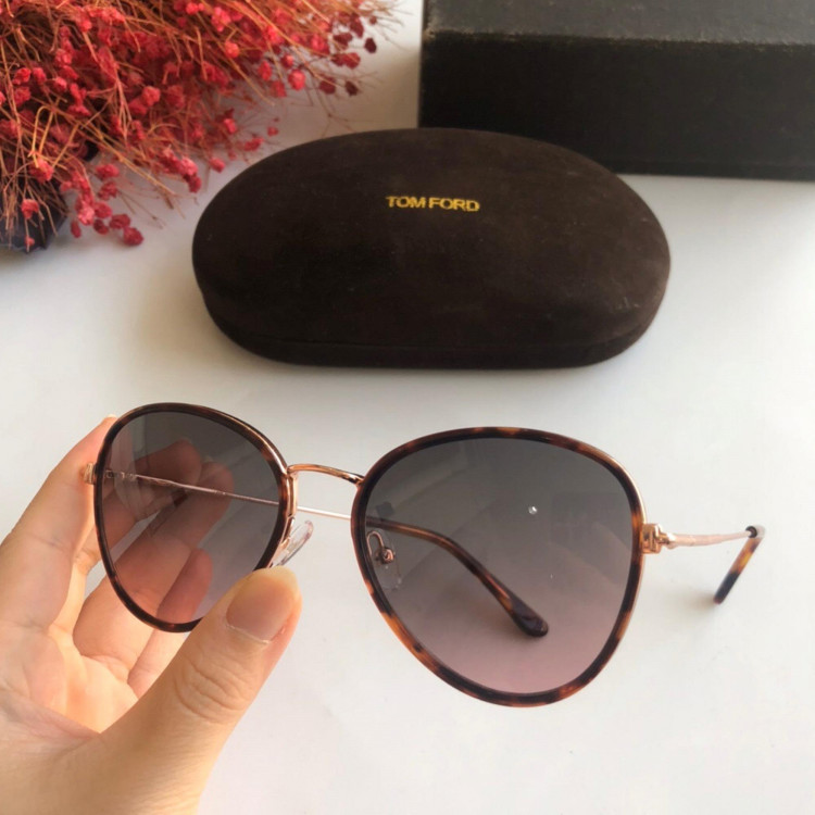 Солнцезащитные очки Tom Ford FT0820