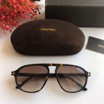 Солнцезащитные очки Tom Ford TF755