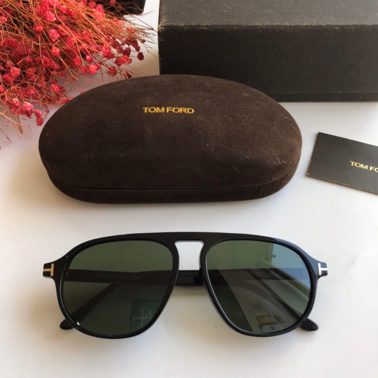Солнцезащитные очки Tom Ford TF755
