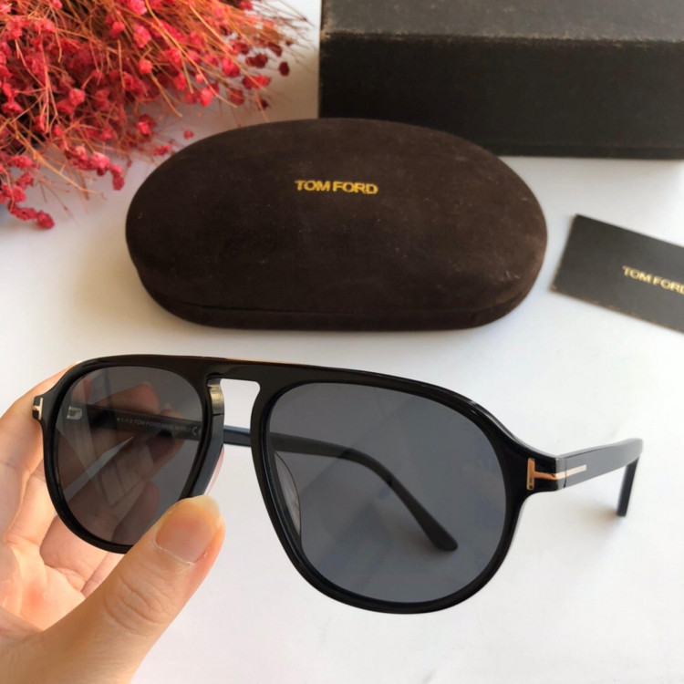 Солнцезащитные очки Tom Ford TF755