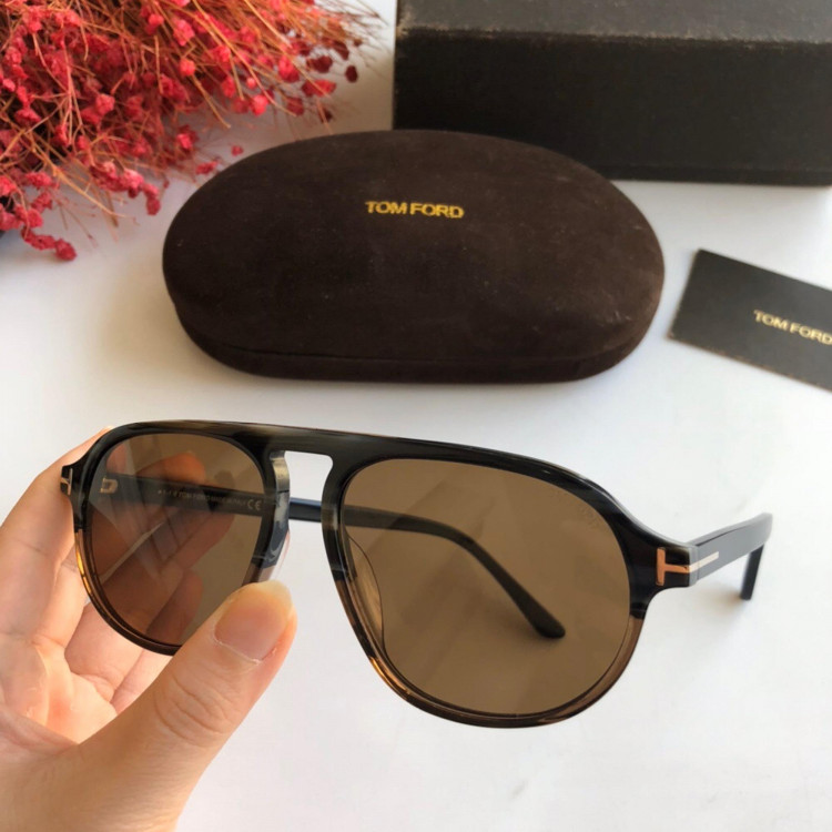 Солнцезащитные очки Tom Ford TF755