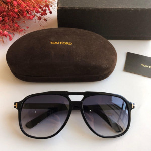 Солнцезащитные очки Tom Ford TF753