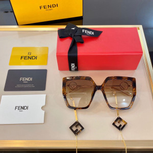 Солнцезащитные очки Fendi FF0410