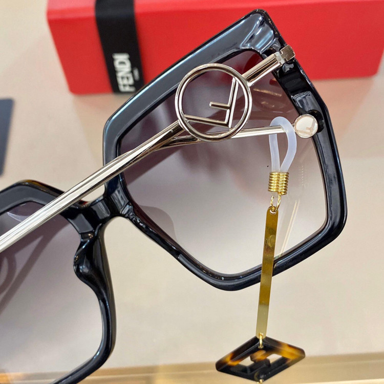 Солнцезащитные очки Fendi FF0410