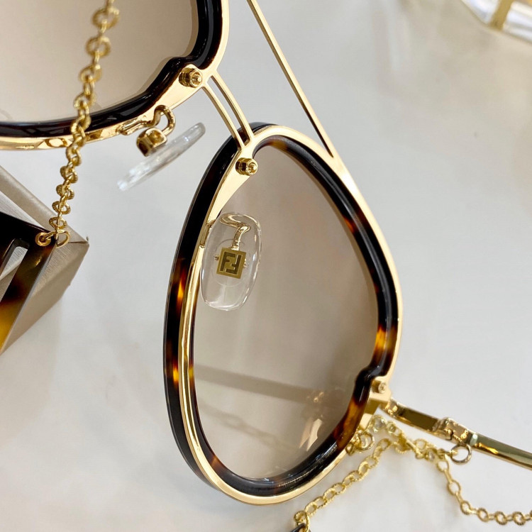 Солнцезащитные очки Fendi FF0418