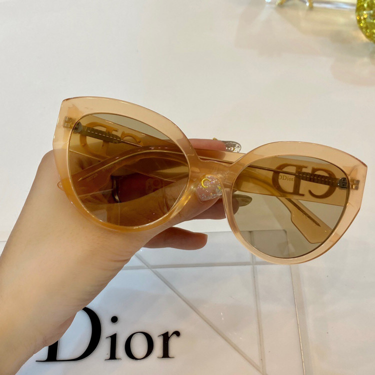 Солнцезащитные очки Dior DF