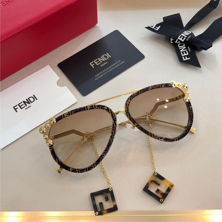 Солнцезащитные очки Fendi FF0638