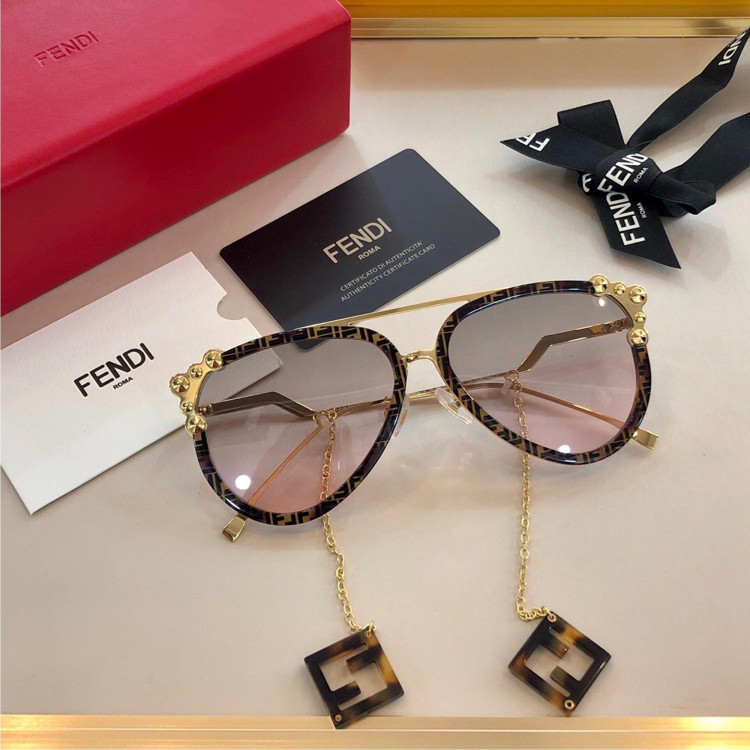 Солнцезащитные очки Fendi FF0638