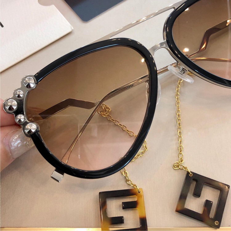 Солнцезащитные очки Fendi FF0638