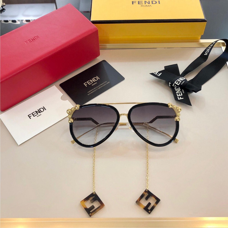 Солнцезащитные очки Fendi FF0638