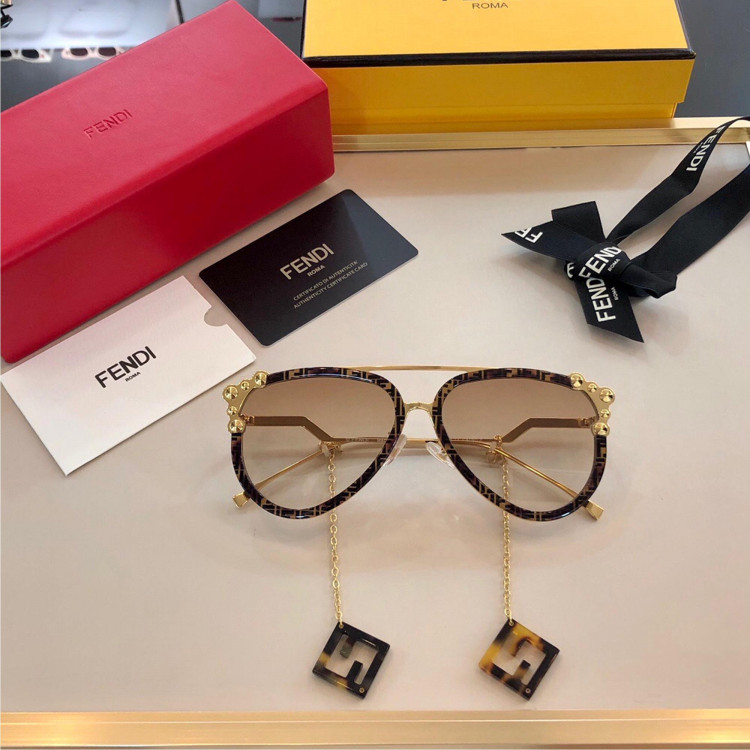 Солнцезащитные очки Fendi FF0638