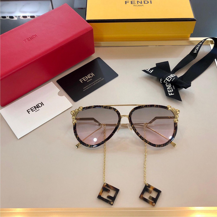 Солнцезащитные очки Fendi FF0638