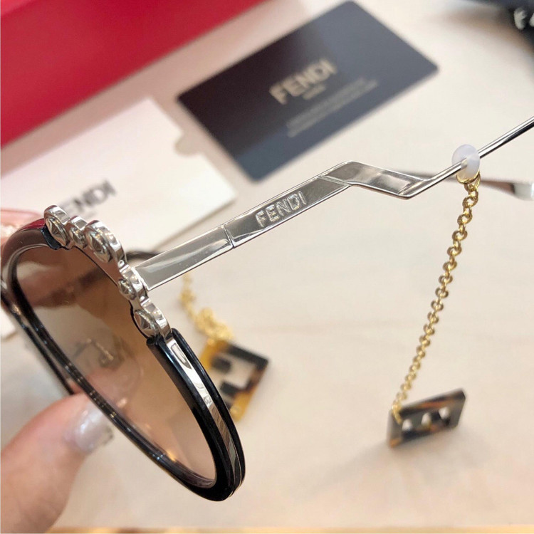 Солнцезащитные очки Fendi FF0638
