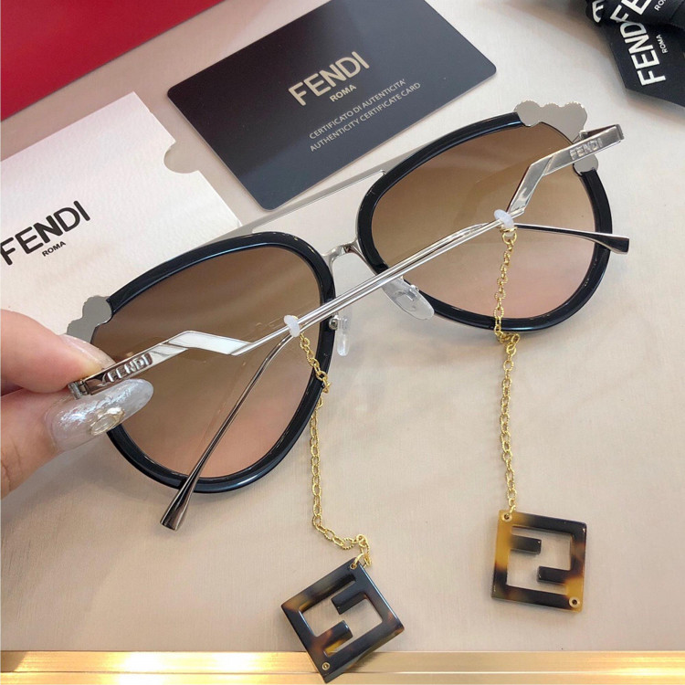 Солнцезащитные очки Fendi FF0638