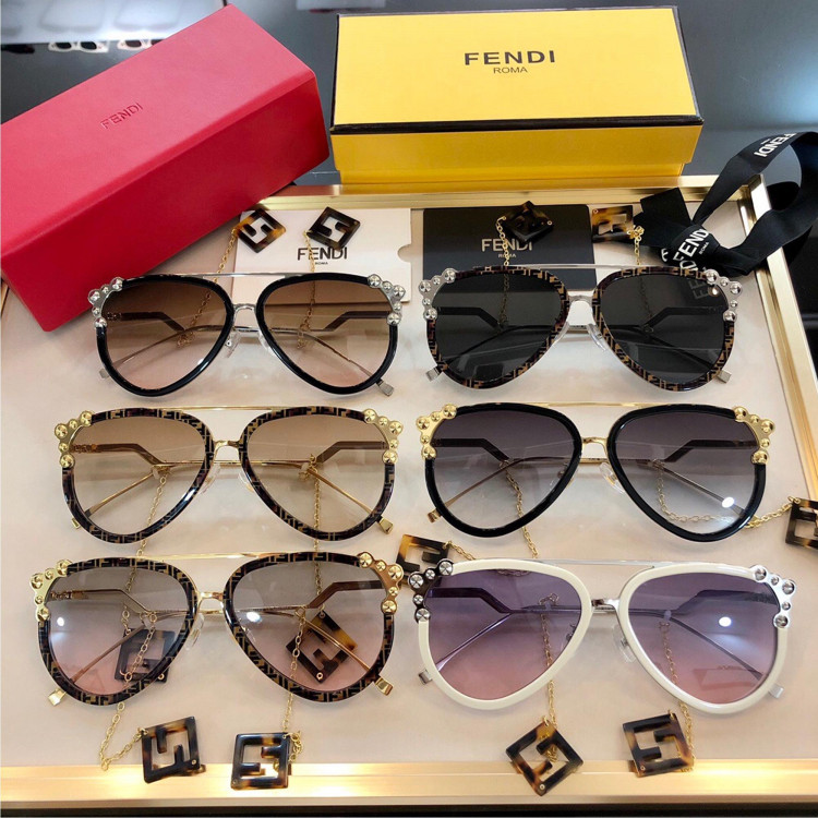 Солнцезащитные очки Fendi FF0638