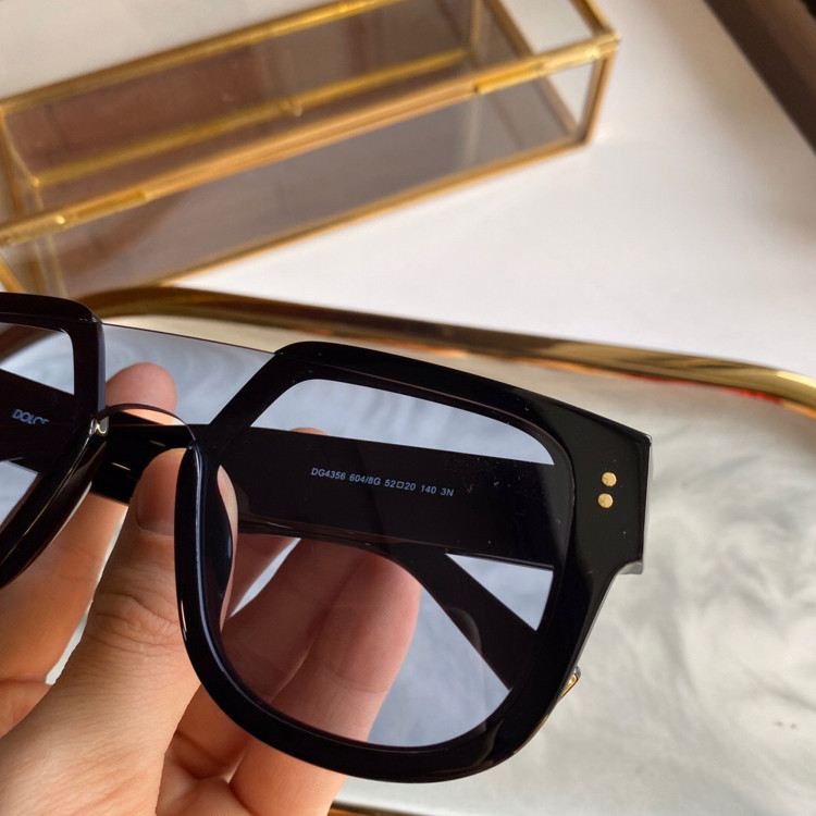 Солнцезащитные очки Dolce&Gabbana DG4356