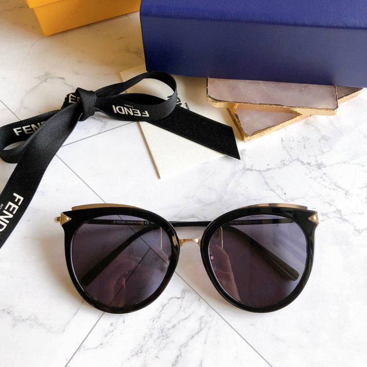 Sunglasses Fendi FF0667