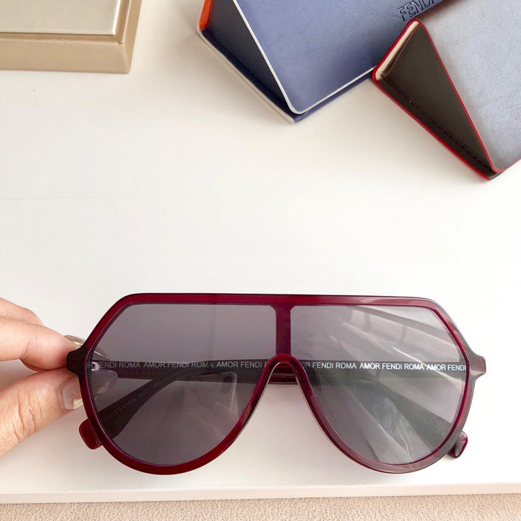 Солнцезащитные очки Fendi FF0377
