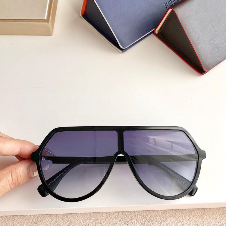 Солнцезащитные очки Fendi FF0377